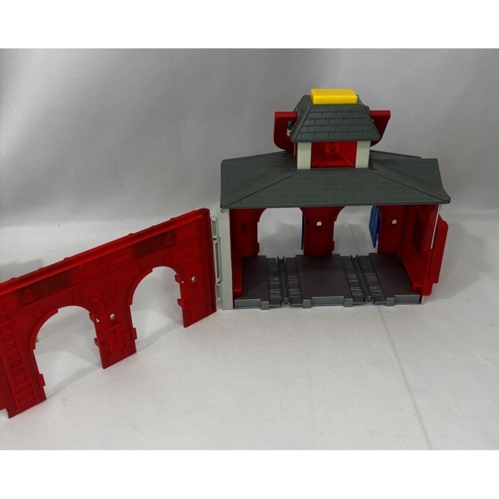 Thomas & Friends Take Along Sodor Drawbridge, Rescue Station, Wellsworth Station - Picture 6 of 11